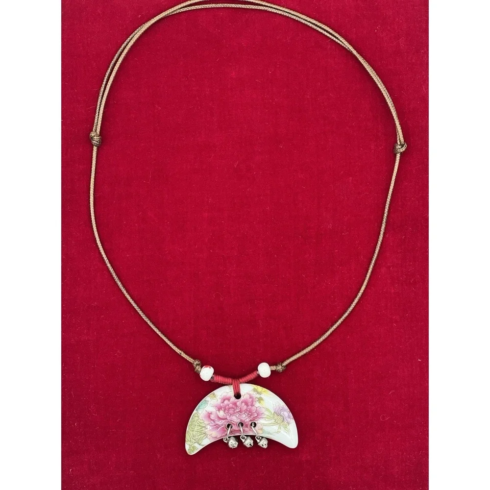 Pink‎ White Floral Painted Ceramic Flower Pendant  Necklace Vintage